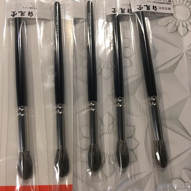 Hakuhodo G5522 Eyeshadow Brush Round (Hair:Blue squirrel & Goat)