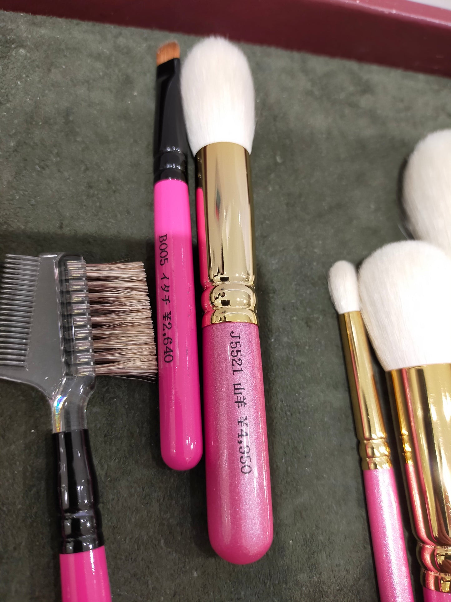 Hakuhodo brushes in Shining pink with gold ferrule (Feb/2023)
