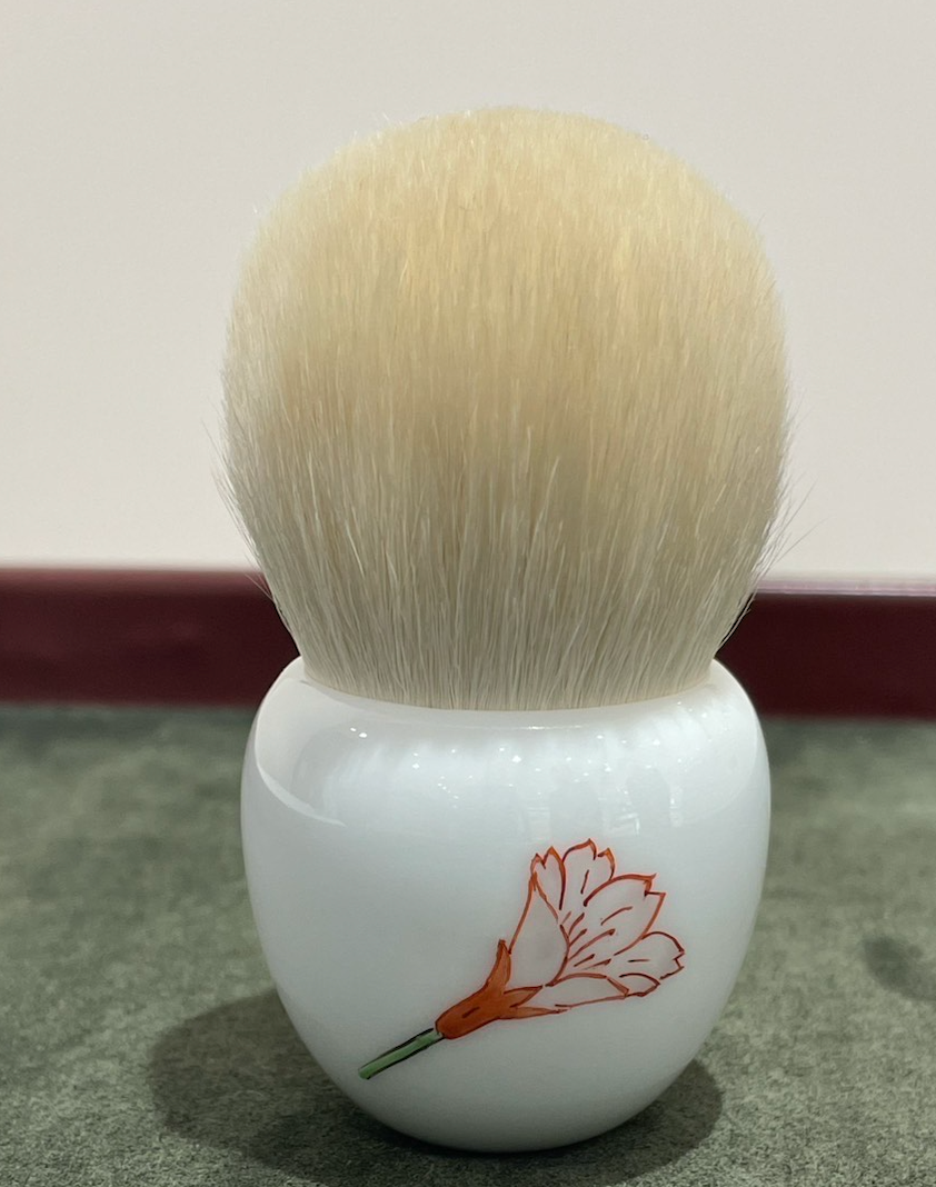 Hakuhodo limited Kakiemon Sakura (goat 100%)