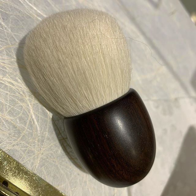 Hakuhodo Kokutan Kinoko Brush White  (Hair:Goat & Synthetic fiber)
