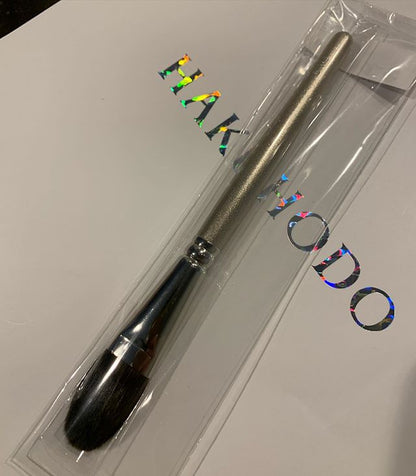 Hakuhodo G116 Highlighter Brush Round & Flat   (Hair:Grey squirrel)