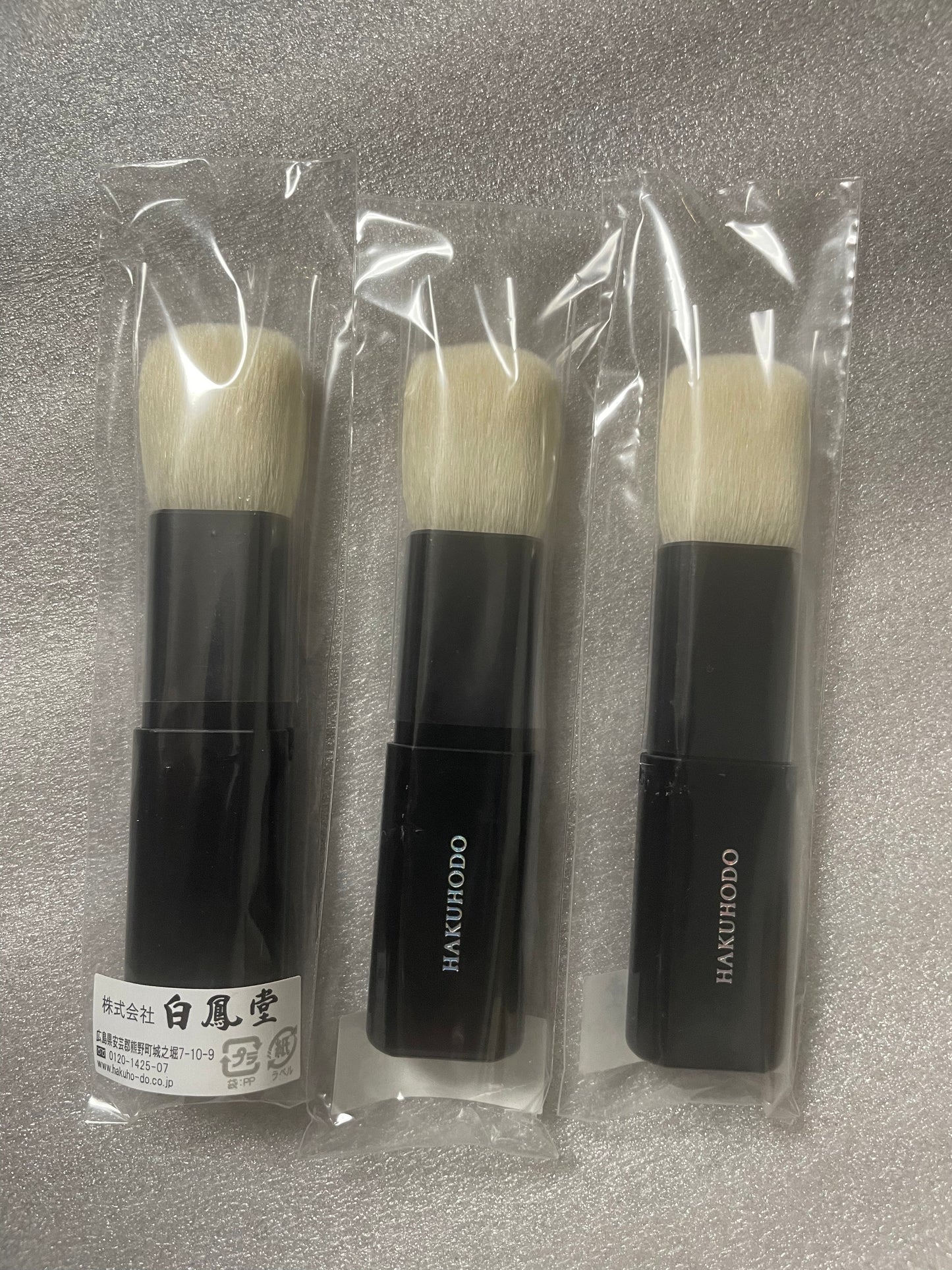 Hakuhodo J601 Slide Face Brush Round & Flat Hair: Goat