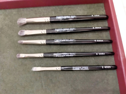 Hakuhodo G125ABKSL EYESHADOW BRUSH ROUND & ANGLED [HB0240]    ( Hair: Grey Squirrel & Goat ) Use: Eyeshadow
