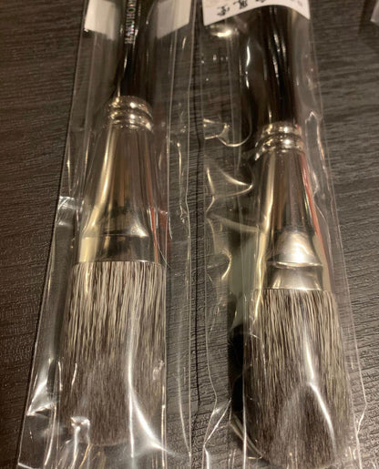 Hakuhodo G502 Blush Brush Round & Flat (squirrel / Goat)